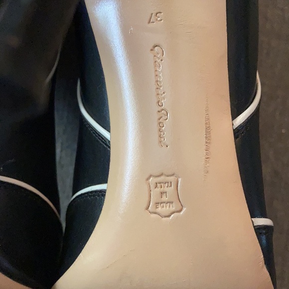 Gianvito Rossi Leather Ankle Boots - Picture 7 of 8